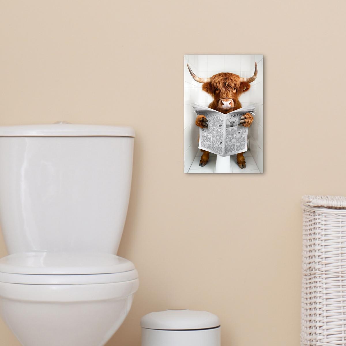 LEINWANDBILD Schottischer Highlander - Tier - Zeitung - Toilette Deko Wohnzimmer 20x30 cm - Kastanienfarben, Textil (20/30cm) - MuchoWow