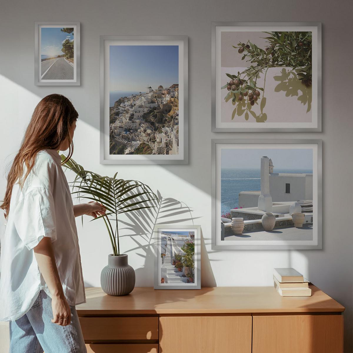 BILDER SET 5er Set - 50x50 cm & 20x30 cm & 40x60 cm Silberner Rahmen - Weiße Treppe mit Blick auf Santorini - Silberfarben, Kunststoff (40/60cm) - TULUP