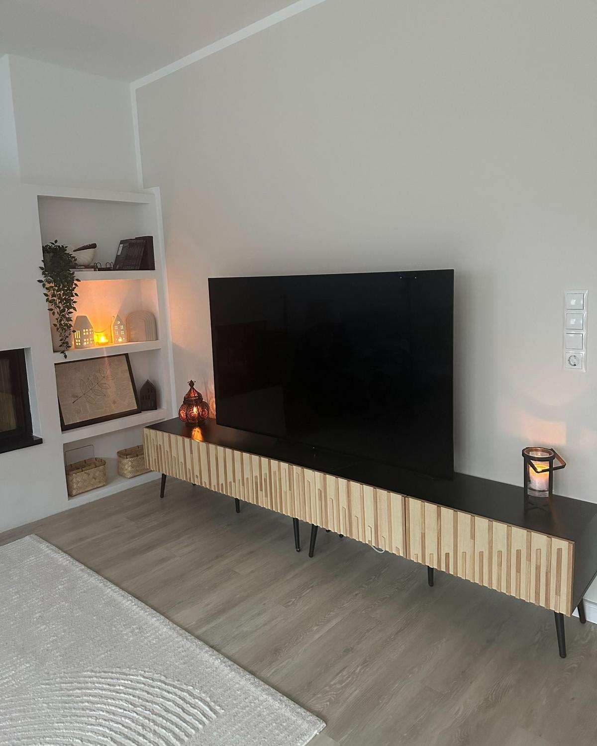 TV-MÖBEL Heller Holzfarbton/Schwarz Dalcross - Hellbraun/Schwarz, Holzwerkstoff (120/45/36cm) - Beliani