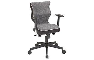 Grauer Schreibtischstuhl mit ergonomischer Rückenlehne von mömax.