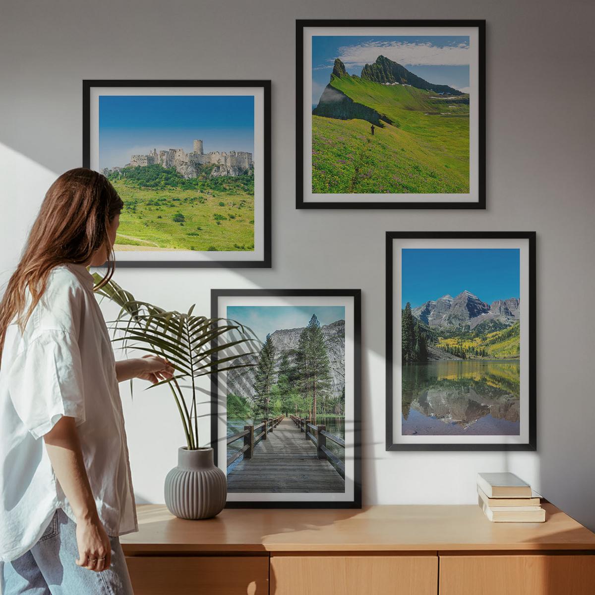 BILDER SET 4er Set - 50x50 cm & 40x60 cm Schwarzer Rahmen - Grüne Hügel mit einer Burg - Schwarz, Kunststoff (50/50cm) - TULUP