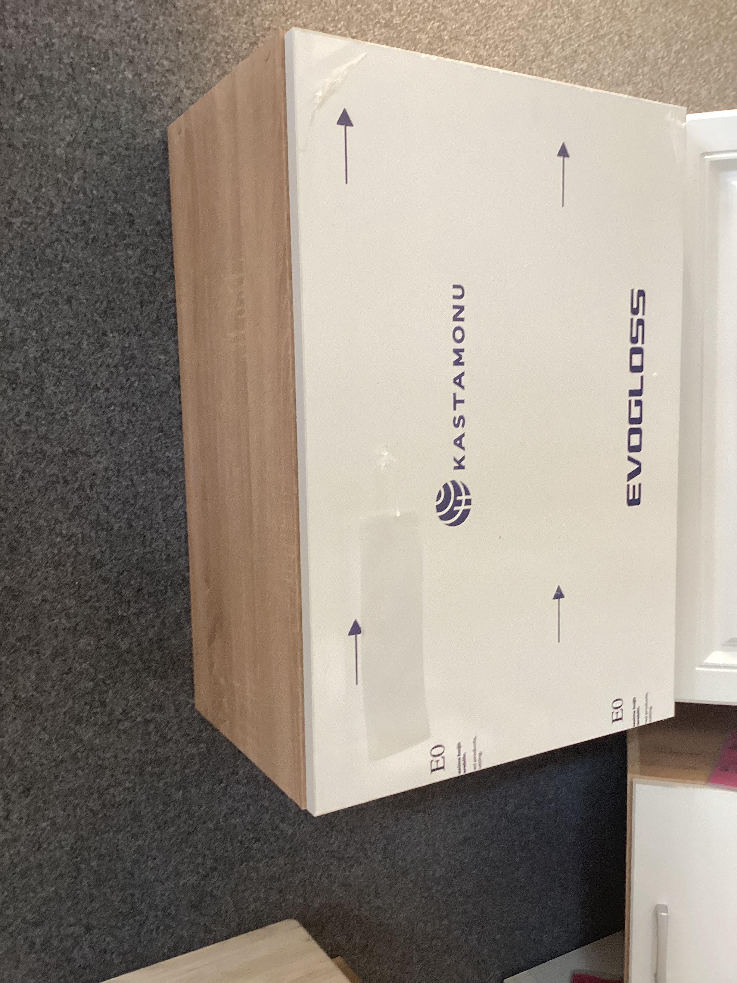 CSEPEL OUTLET KONYHAI FALISZEKRÉNY CORINA 
