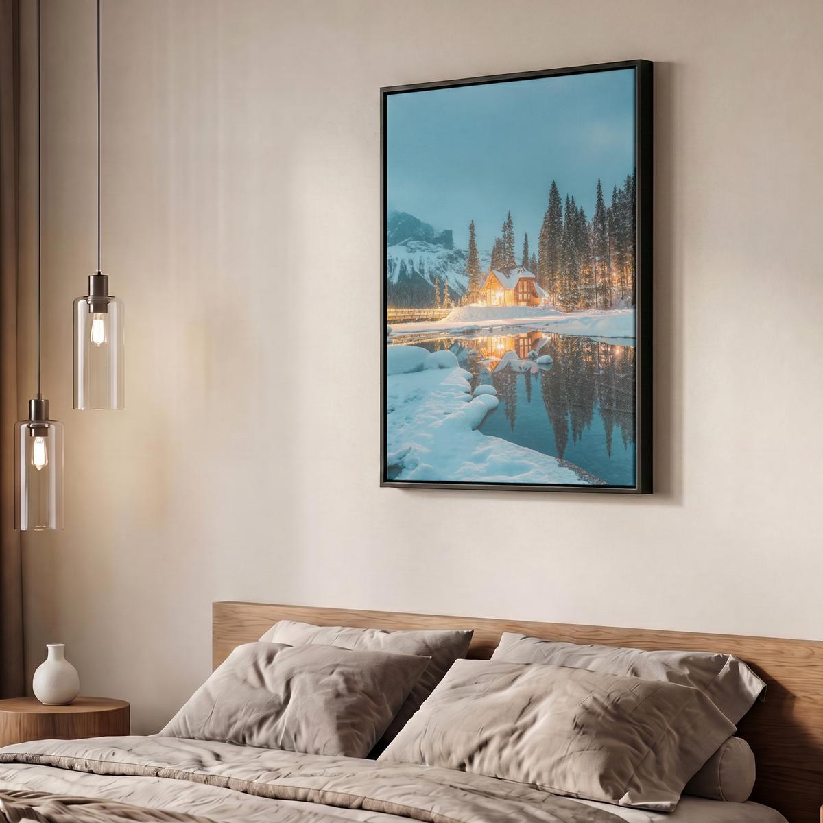 LEINWAND Bilder mit Rahmen - Winterlandschaft - Natur - Haus - Berge - Schnee - 50x70 - Hellblau, Textil (50/70cm) - MuchoWow