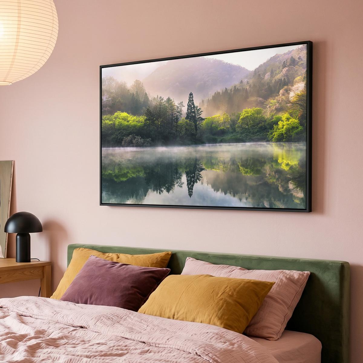 LEINWAND Bilder mit Rahmen - Natur - Bäume - Berge - See - Wasser - 140x90 - Hellgrün, Textil (140/90cm) - MuchoWow