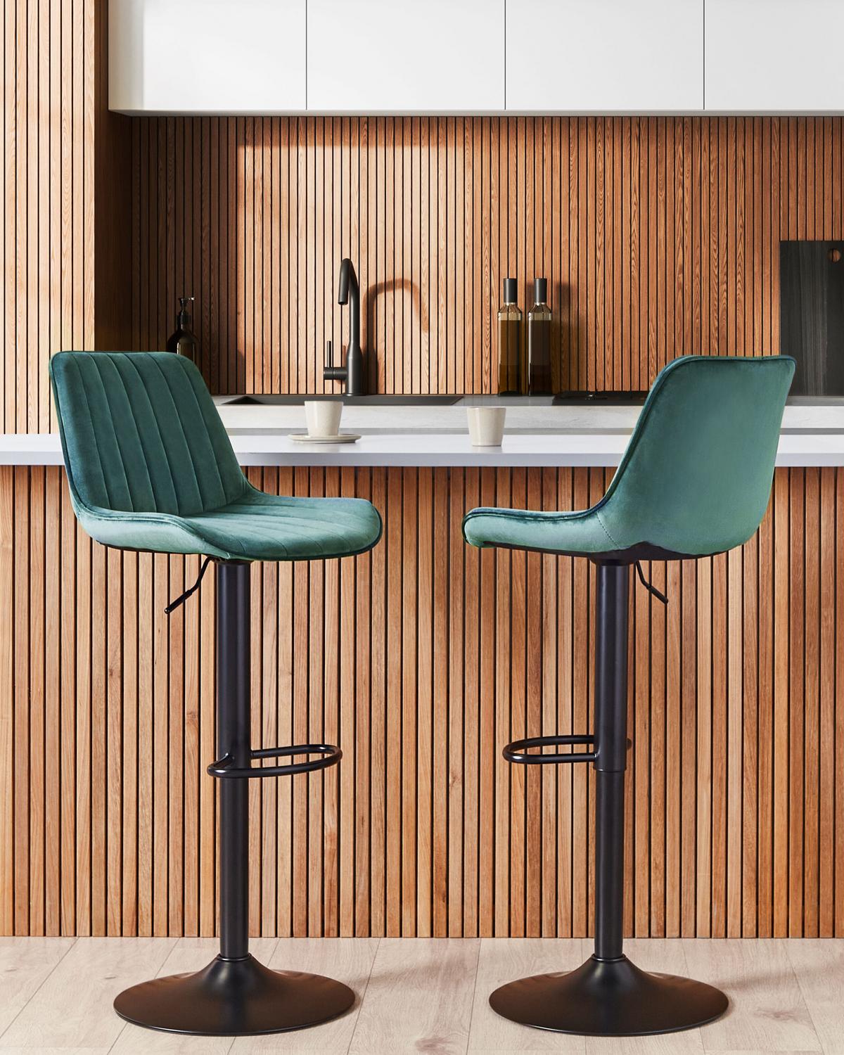 DREHHOCKER 2er-Set Samtstoff Smaragdgrün Dubrovnik - Schwarz/Grün, Textil (51/88/54cm) - Beliani