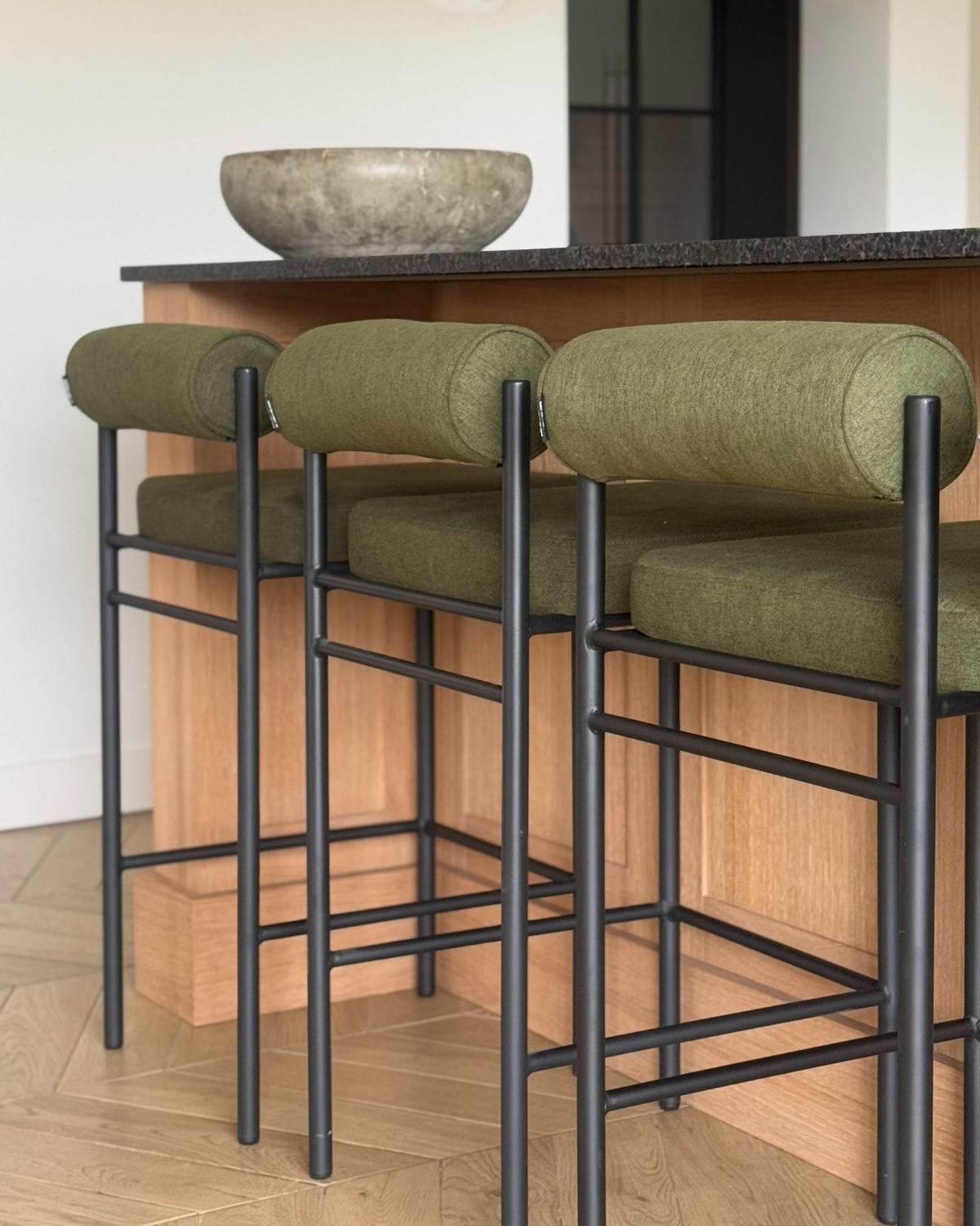 BARSTÜHLEN 2er-Set Grün Amaya - Schwarz/Olivgrün, Holz/Textil (42/82/42cm) - Beliani