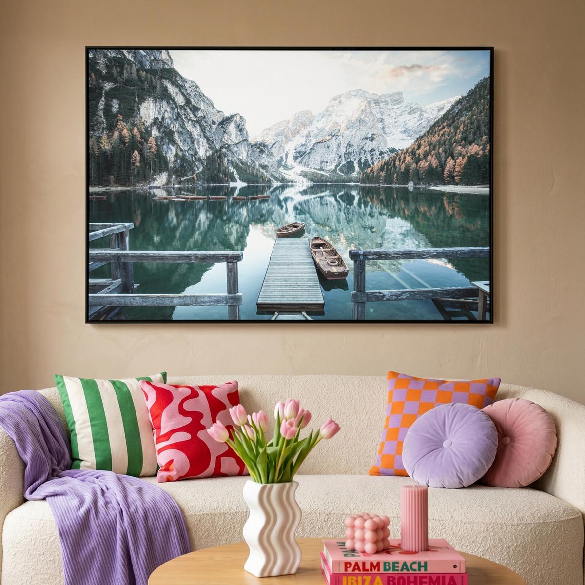 LEINWAND Bilder mit Rahmen - Natur - Berge - Schnee - Wald - Boot - 120x80 - Hellgrün, Textil (120/80cm) - MuchoWow