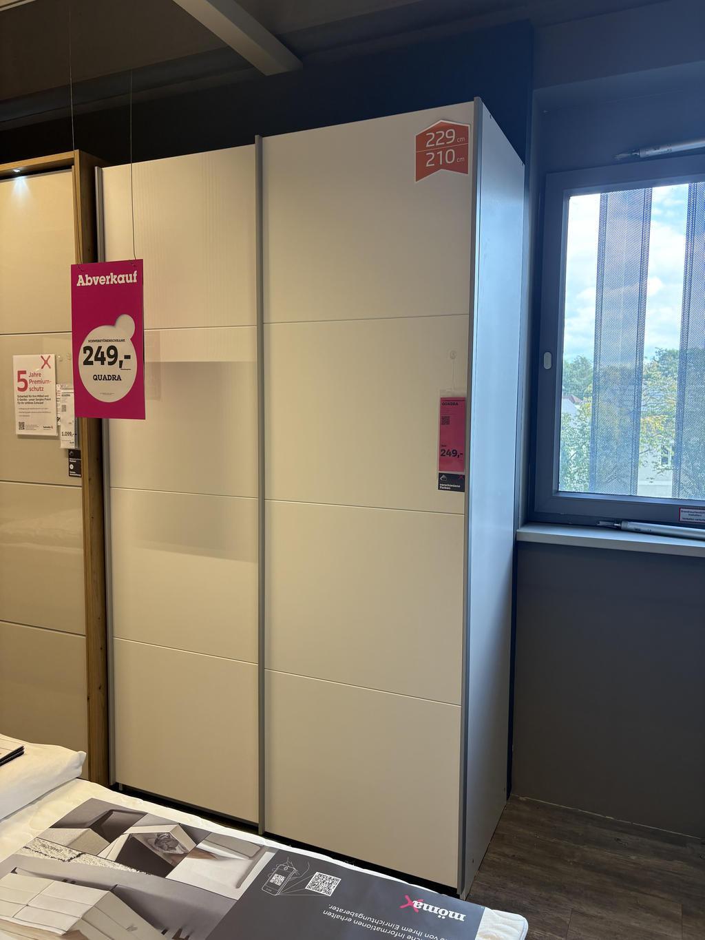 SCHWEBETÜRENSCHRANK QUADRA