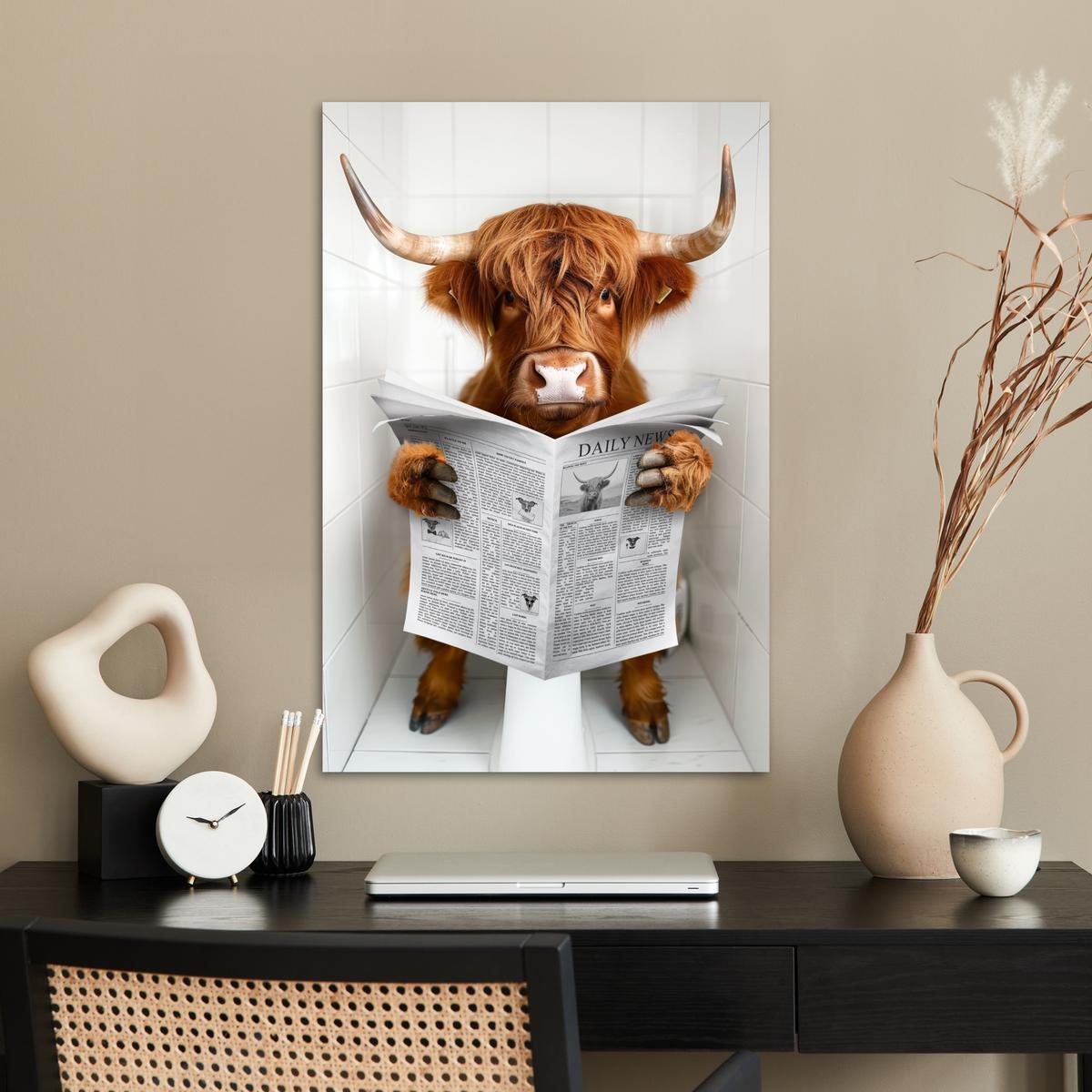 POSTER Schottischer Highlander - Tier - Zeitung - Toilette Wanddeko 40x60 cm - Kastanienfarben, Papier (40/60/0.1cm) - MuchoWow