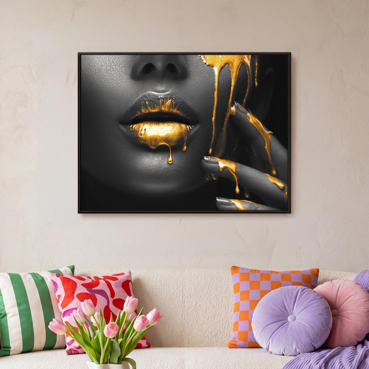 LEINWAND Bilder mit Rahmen - Frau - Schwarz - Gold - Gesicht - Lippen - 80x60 - Goldfarben, Textil (80/60cm) - MuchoWow