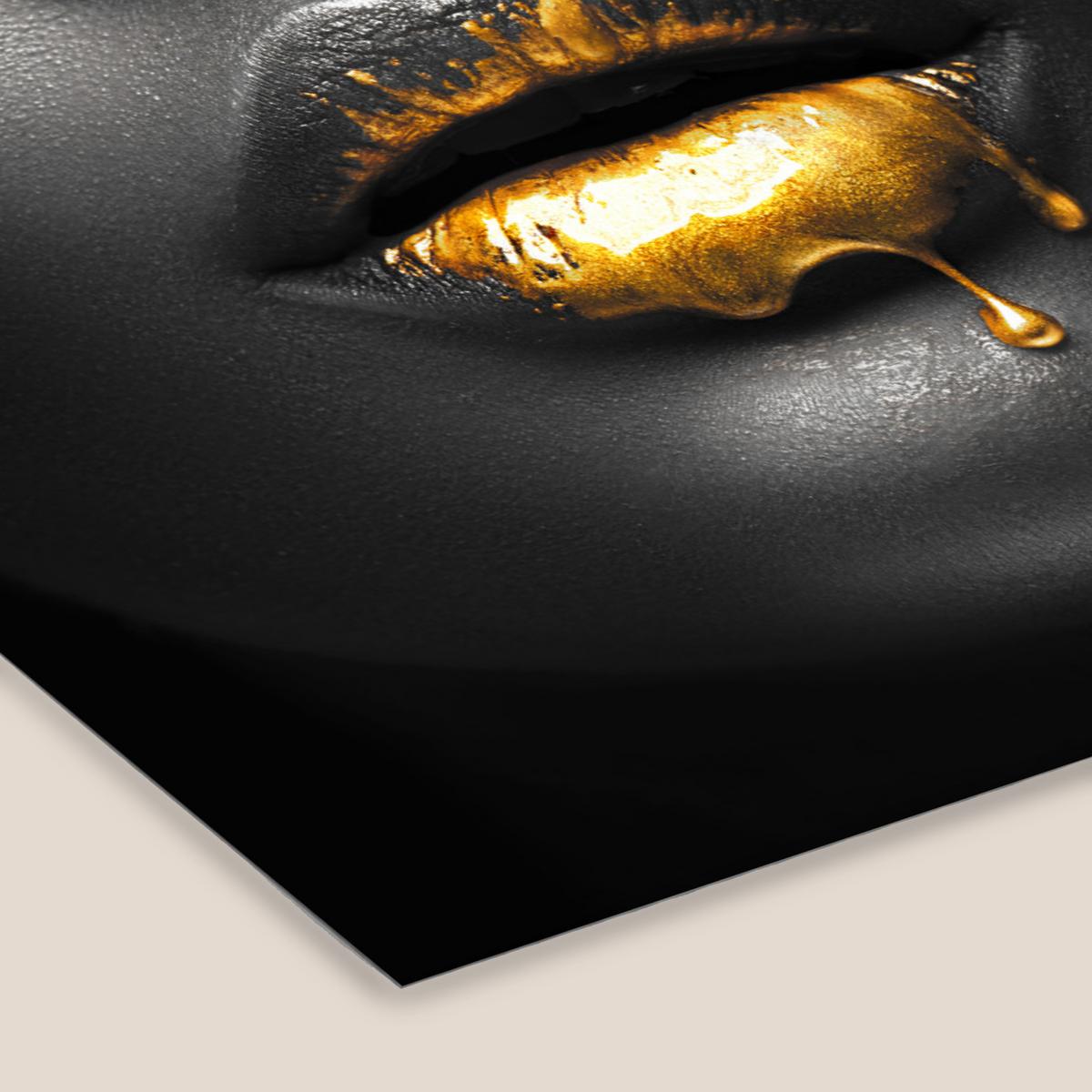 POSTER MIT RAHMENGERAHMTES BILD Frau - Schwarz - Gold - Gesicht - Lippen 30x20 cm - Goldfarben, Papier (30/20cm) - MuchoWow