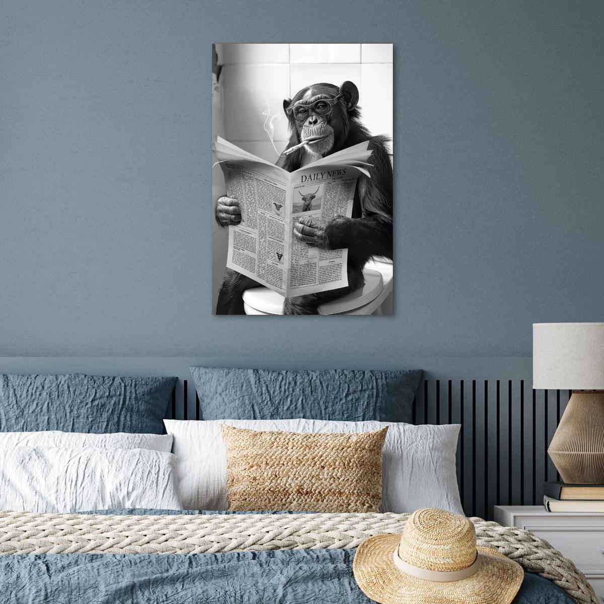 POSTER Affe - WC - Zeitung - Schwarz-Weiß - Humor Wanddeko 40x60 cm - Hellgrau, Papier (40/60/0.1cm) - MuchoWow