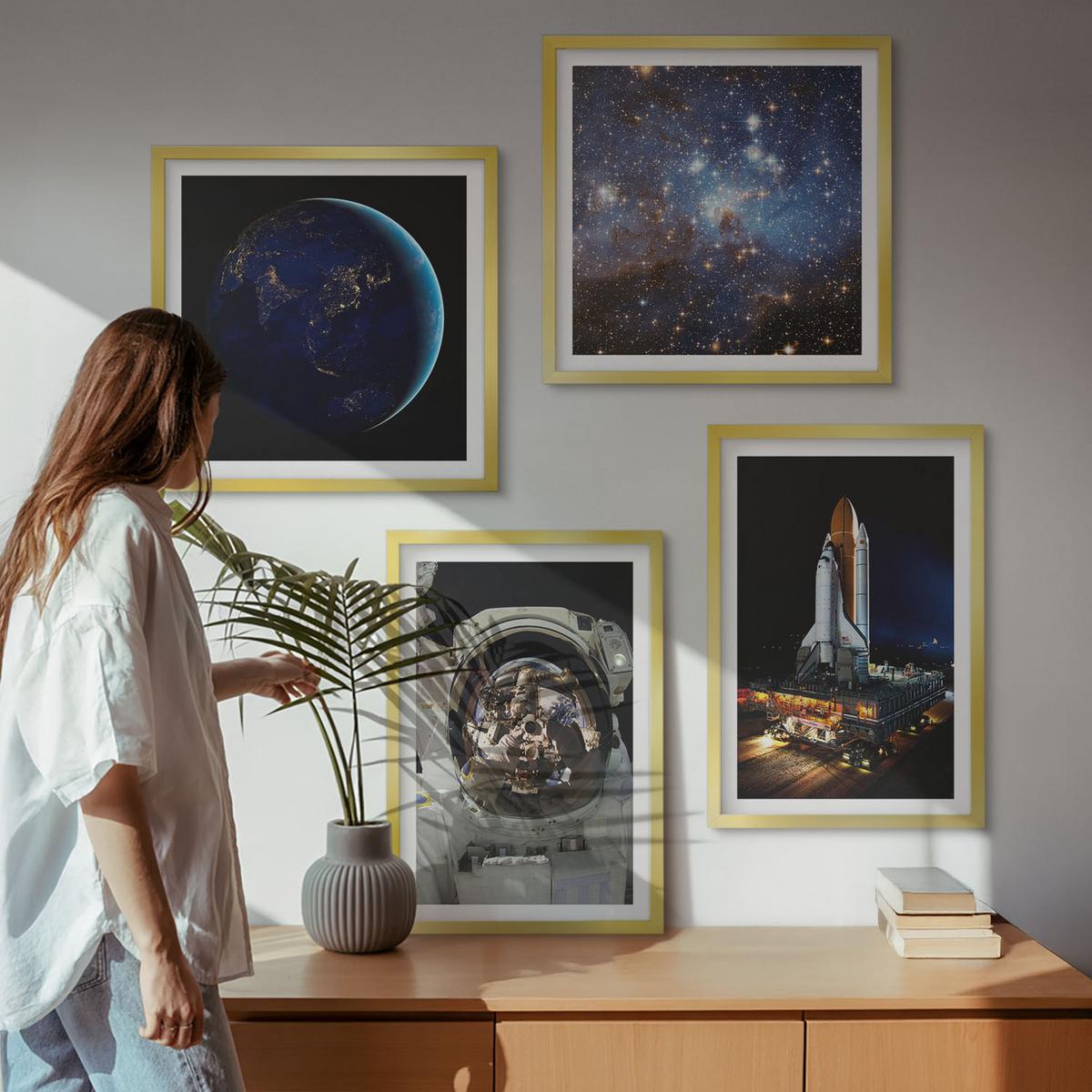 BILDER SET 4er Set - 50x50 cm & 40x60 cm Goldrahmen - Weltraum Erde Astronaut Rakete - Goldfarben, Kunststoff (50/50cm) - TULUP