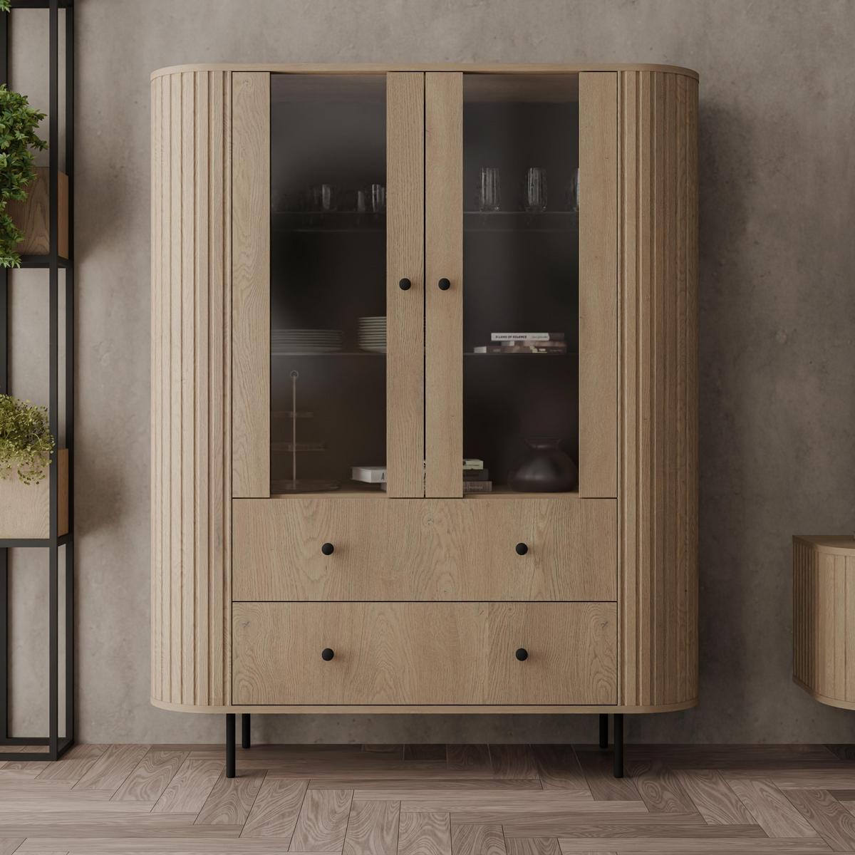 VITRINE Halay Eiche Cremona, 2 Türen & 2 Schubladen Moderne Rillenstruktur, mit runden Kanten - Eichefarben/Schwarz, Holzwerkstoff/Metall (123/155/42.3cm) - AX Living