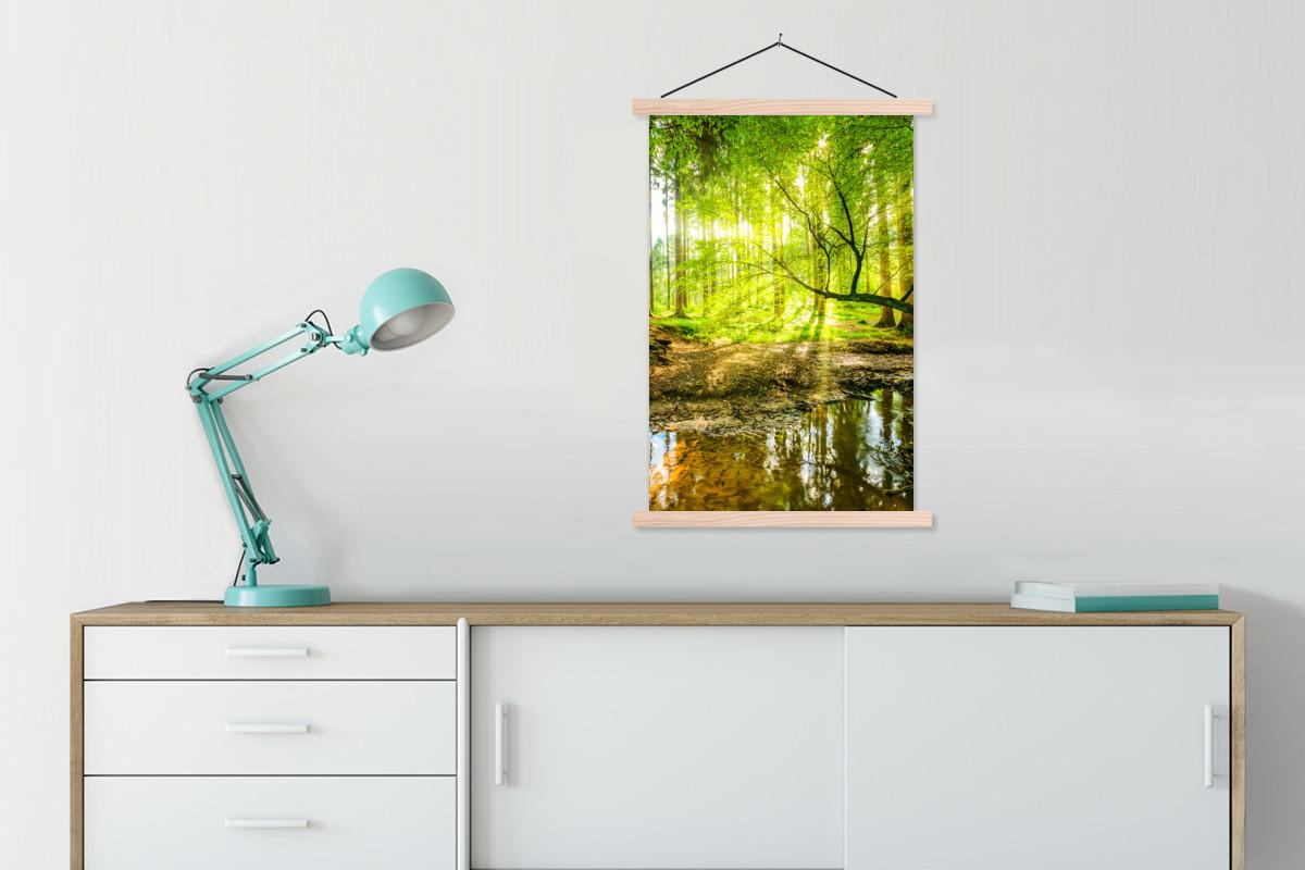 POSTER MIT MAGNETLEISTEN Wald - Landschaft - Wasser - Bäume - Sonne - Grün - Natur Wandbild Schlafzimmer 60x90 cm - Grün, Textil (60/90/0.15cm) - MuchoWow