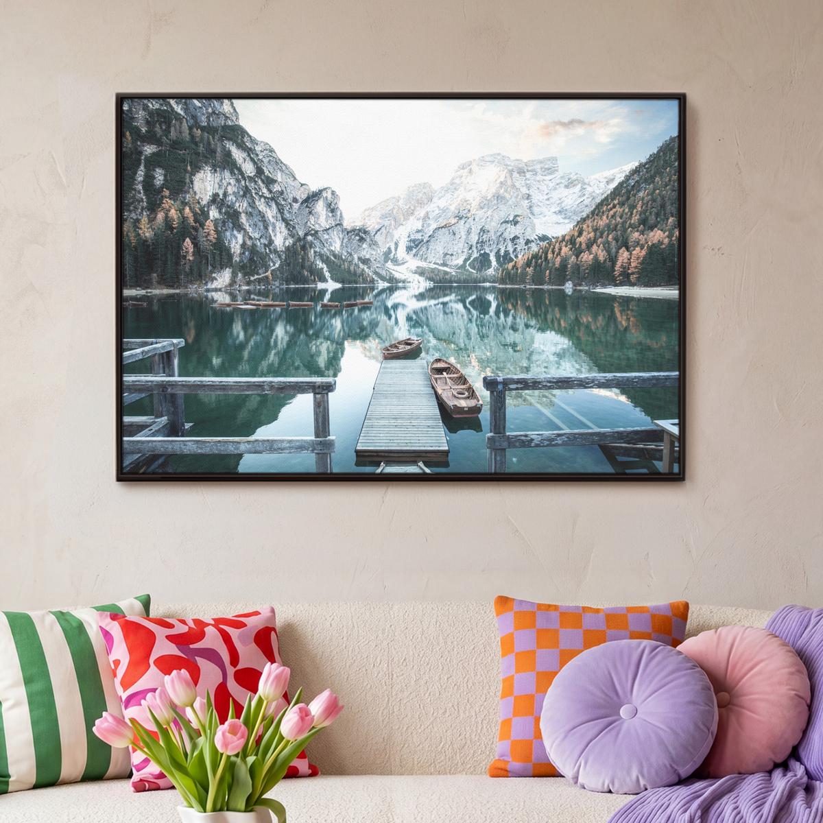 LEINWAND Bilder mit Rahmen - Natur - Berge - Schnee - Wald - Boot - 90x60 - Hellgrün, Textil (90/60cm) - MuchoWow