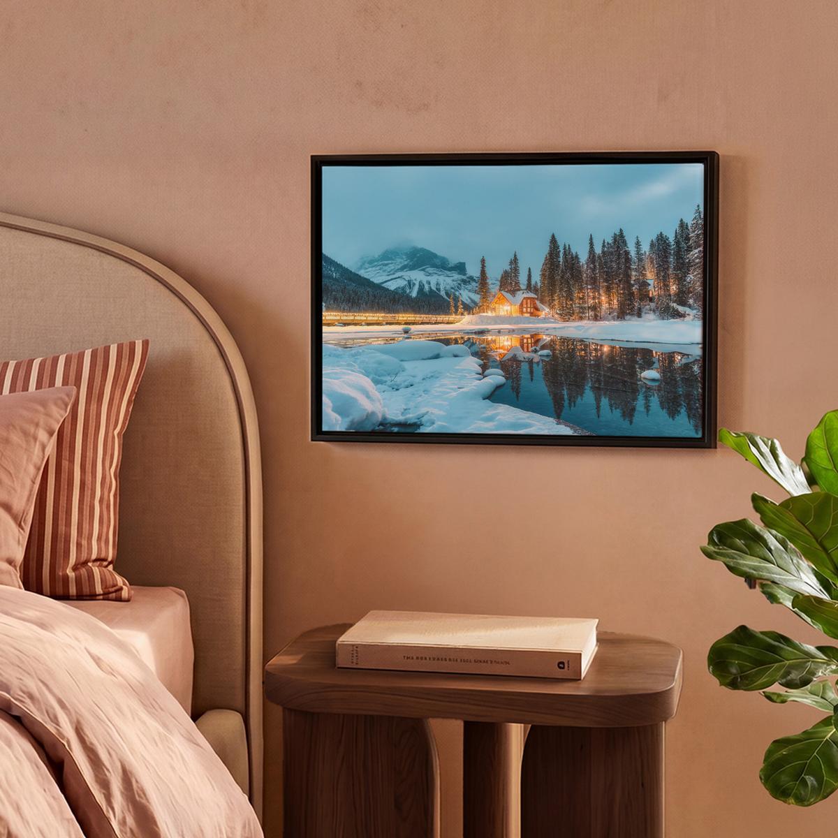 LEINWAND Bilder mit Rahmen - Winterlandschaft - Natur - Haus - Berge - Schnee - 40x30 - Hellblau, Textil (40/30cm) - MuchoWow