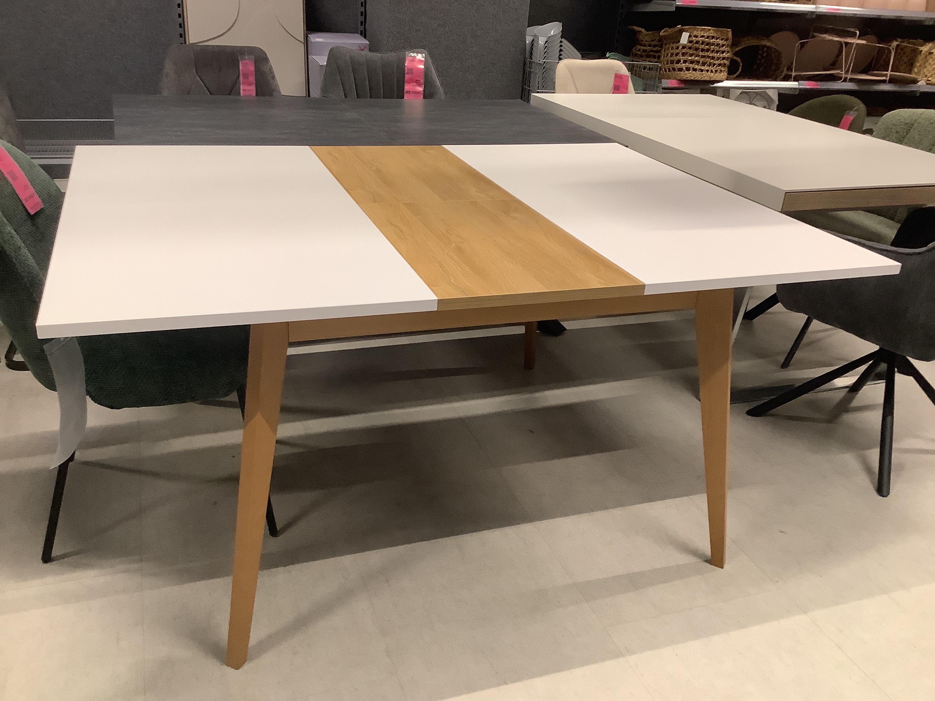 Étkezőasztal PLISSEE