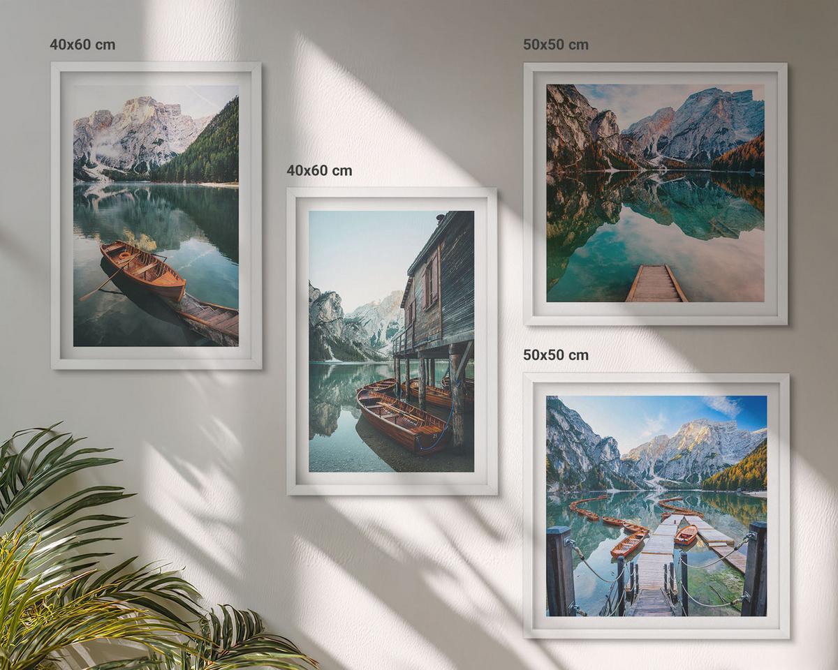 BILDER SET 4er Set - 50x50 cm & 40x60 cm Weißer Rahmen - See, Berge, Boote, Ferienhaus - Weiß, Kunststoff (50/50cm) - TULUP