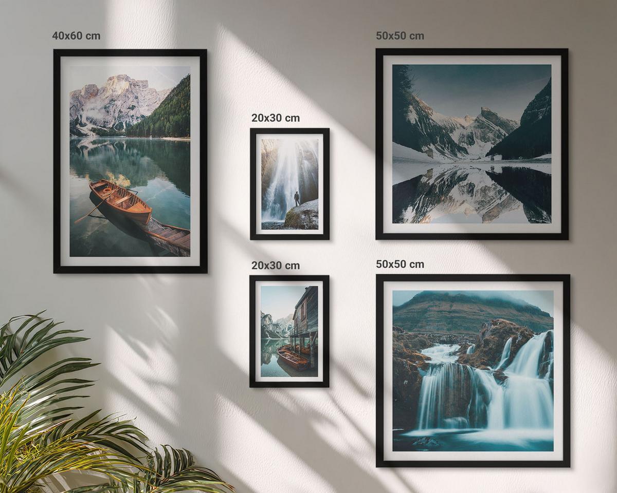 BILDER SET 5er Set - 50x50 cm & 20x30 cm & 40x60 cm Schwarzer Rahmen - Spiegelung der Boote auf Bergseen - Schwarz, Kunststoff (40/60cm) - TULUP
