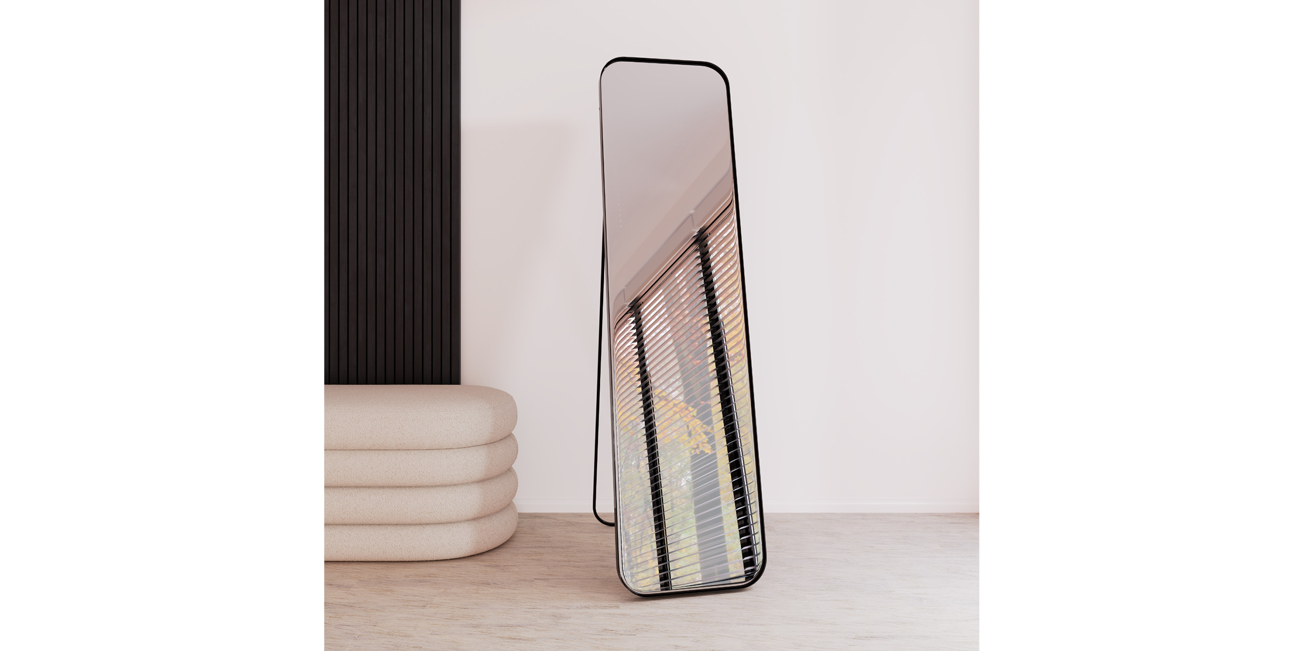 Standspiegel mit schwarzem Rahmen, beige Sitzbank links daneben