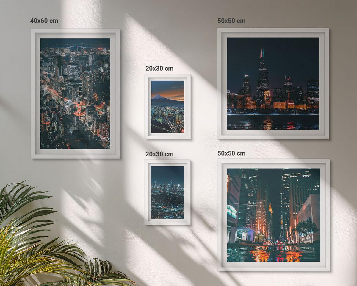 BILDER SET 5er Set - 50x50 cm & 20x30 cm & 40x60 cm Weißer Rahmen - Bergpanorama der Stadt bei Nacht - Weiß, Kunststoff (40/60cm) - TULUP