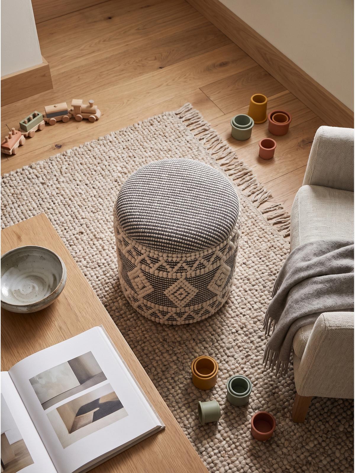 SITZHOCKER RHONE, Stoff, mit Textilbezug, mit Rautenstruktur, Creme-Schwarz, Ø 40 x 45 cm - Beige/Grau, Textil (40/45/40cm) - KADIMA DESIGN