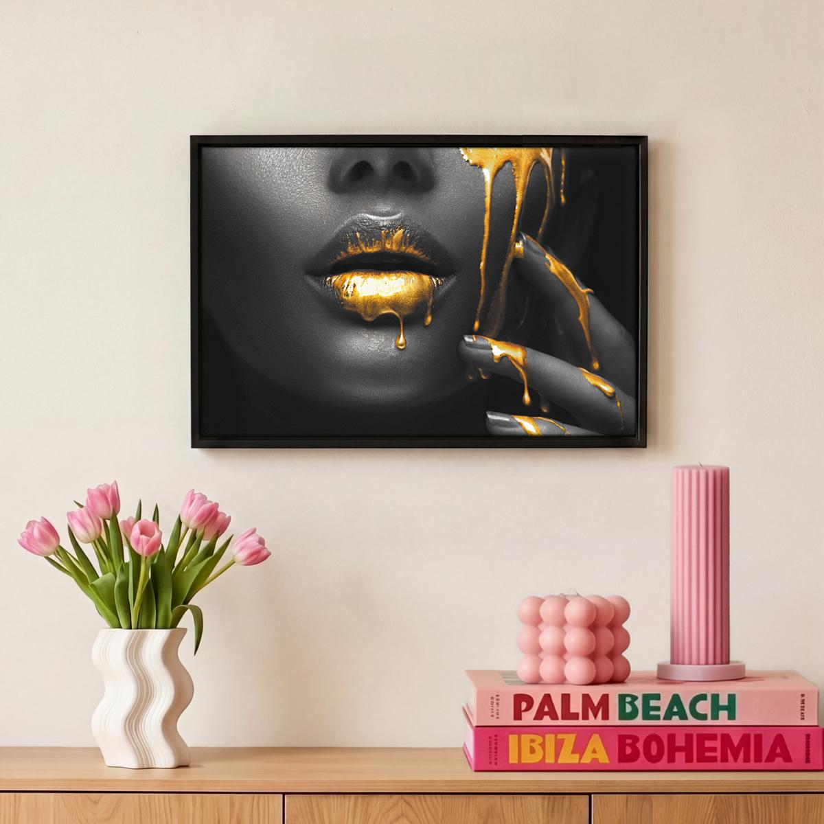 LEINWAND Bilder mit Rahmen - Frau - Schwarz - Gold - Gesicht - Lippen - 30x20 - Goldfarben, Textil (30/20cm) - MuchoWow