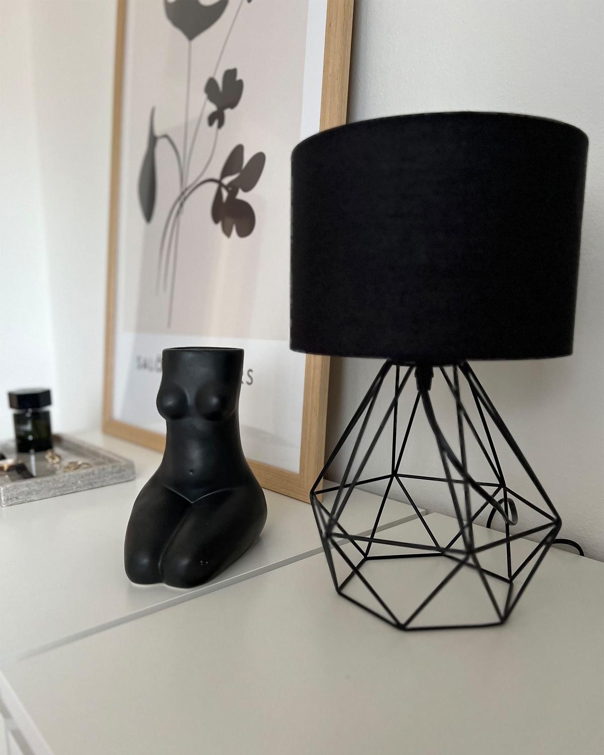 BLUMENVASE Porzellan schwarz Pyrgos - Schwarz, Keramik (22cm) - Beliani