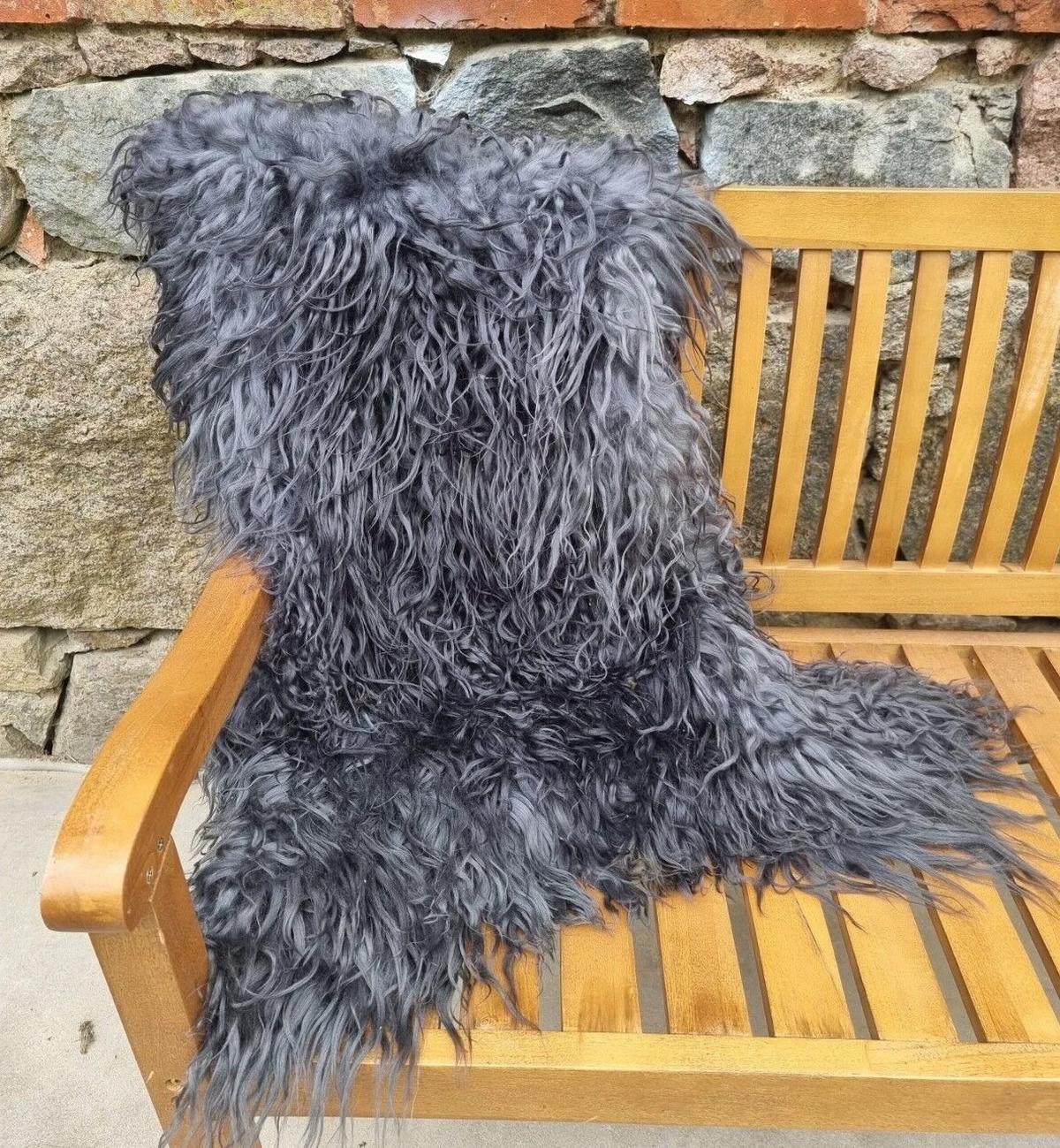 LAMMFELL Island Langhaar natur lockig weich Premium Silber Grau ca. 105 cm - Grau, Fell (55/105cm) - Provellus