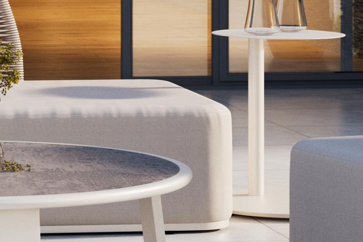 Loungetische hellgrau rund 1 größerer mit Tischplatte dunkelgrauer Optik 2 kleine etwas höhere Aluminum pulverbeschichtet