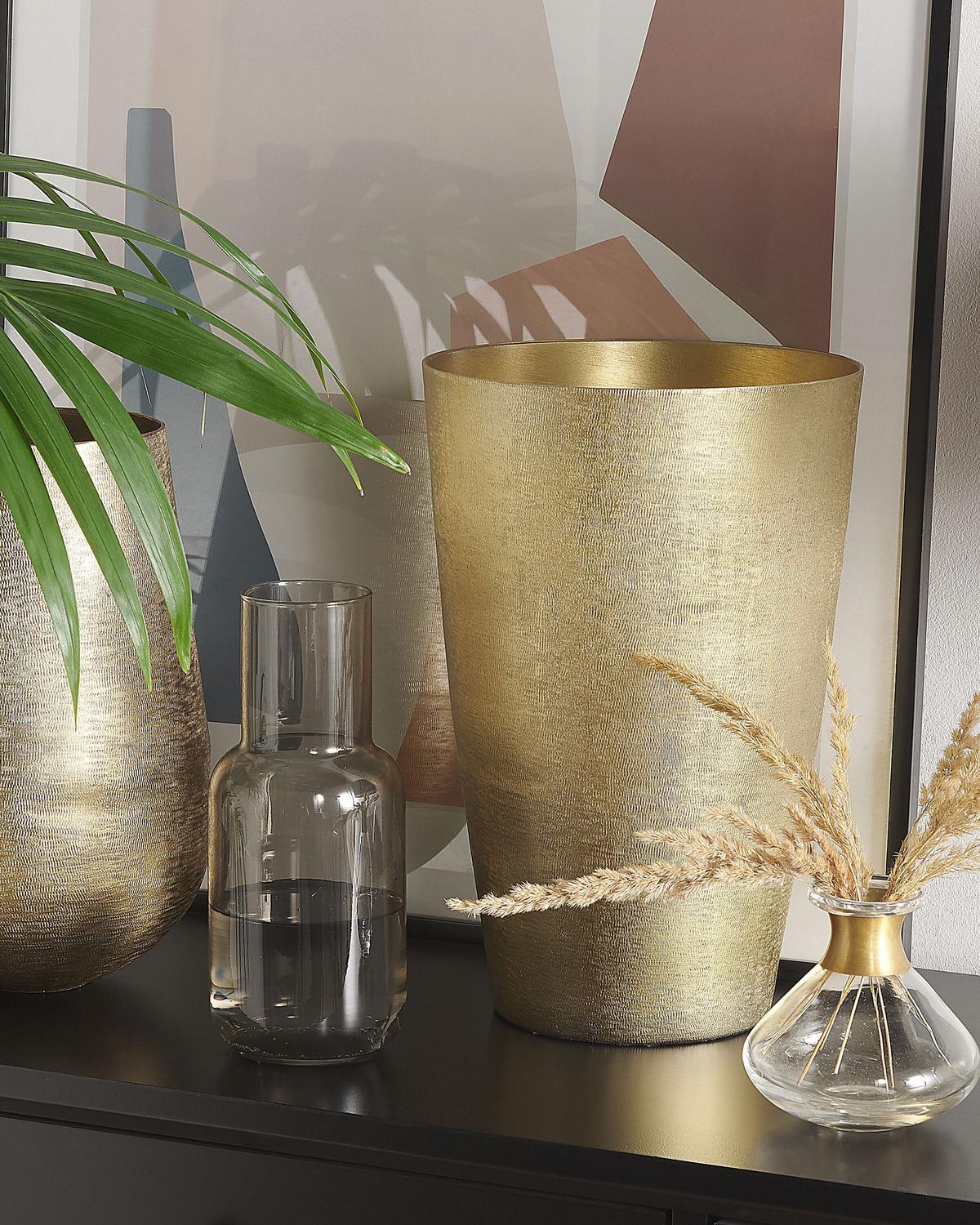 BLUMENVASE Aluminium gold Amrit - Goldfarben, Metall (31cm) - Beliani
