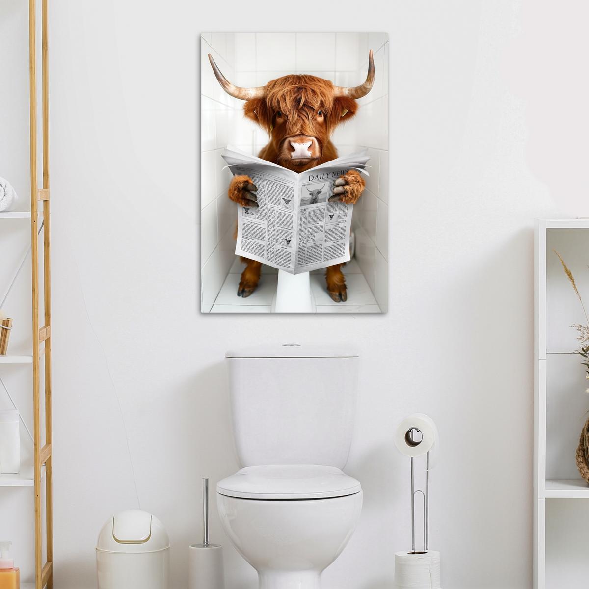 LEINWANDBILD Schottischer Highlander - Tier - Zeitung - Toilette Wanddeko Schlafzimmer 60x90 cm - Kastanienfarben, Textil (60/90cm) - MuchoWow