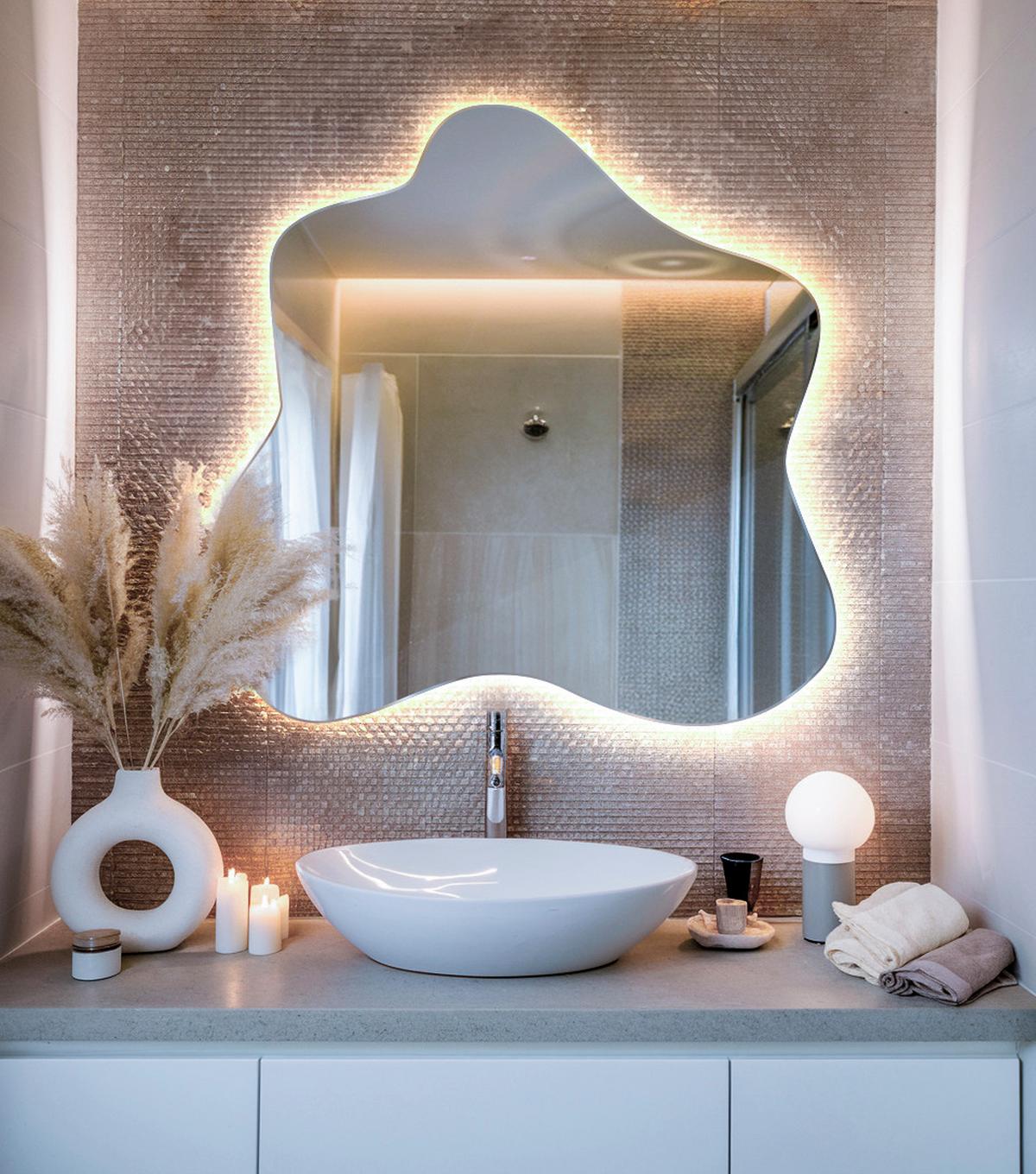 LED SPIEGEL 58 x 57,5 cm Unregelmäßige Form Neutralweiß 4000K - Transparent, Glas (58/58/0.4cm) - TULUP