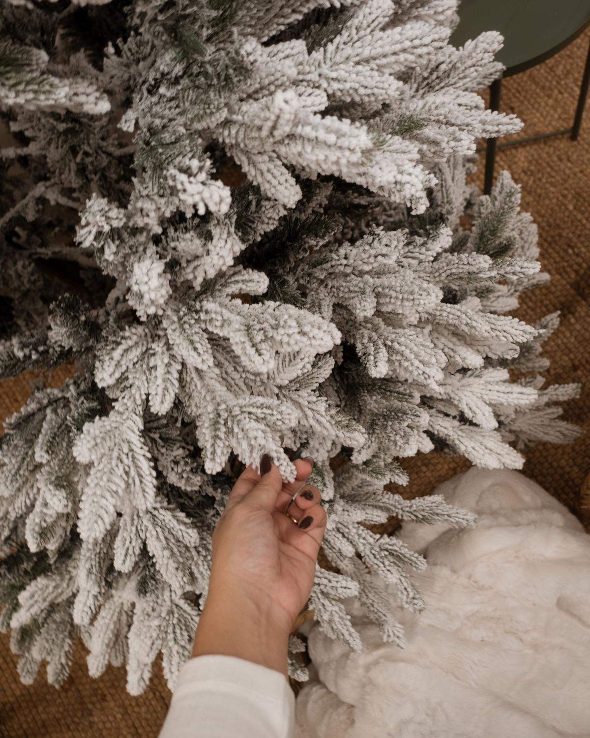 WEIHNACHTSBAUM 120 cm Weiß Foraker - Weiß, Kunststoff (120cm) - Beliani