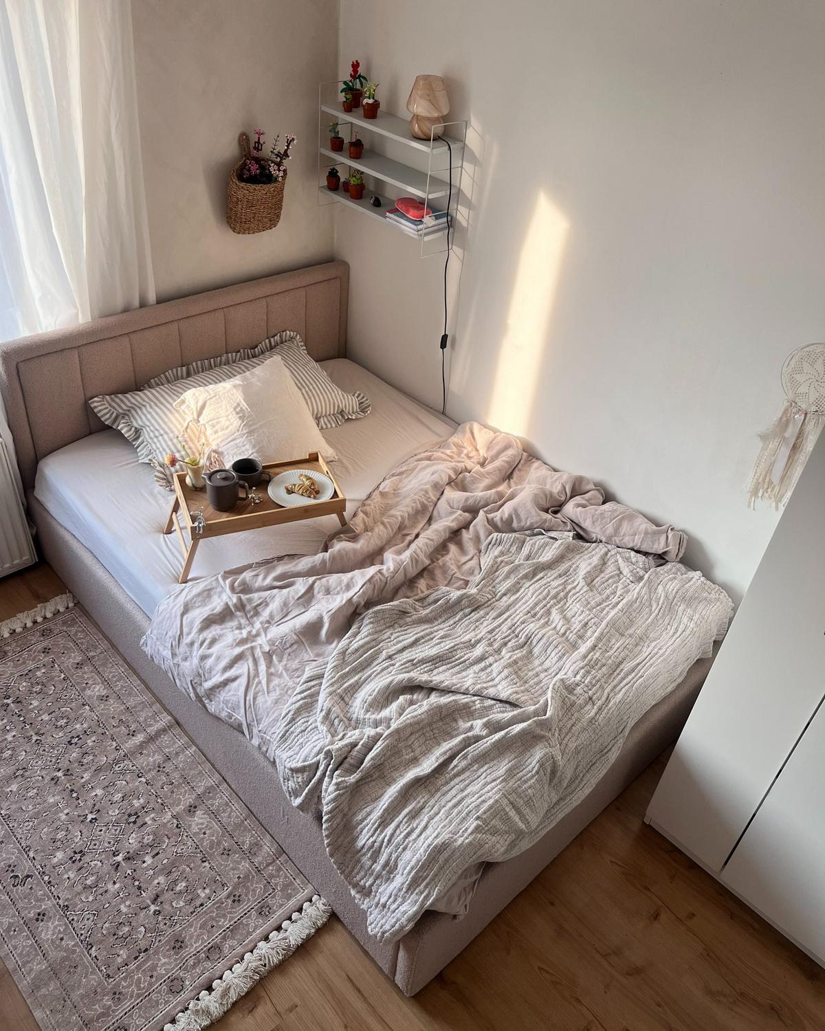 BETT mit Stauraum 140/200 cm Bouclé Beige Montlaur - Beige, Textil (140/200cm) - Beliani