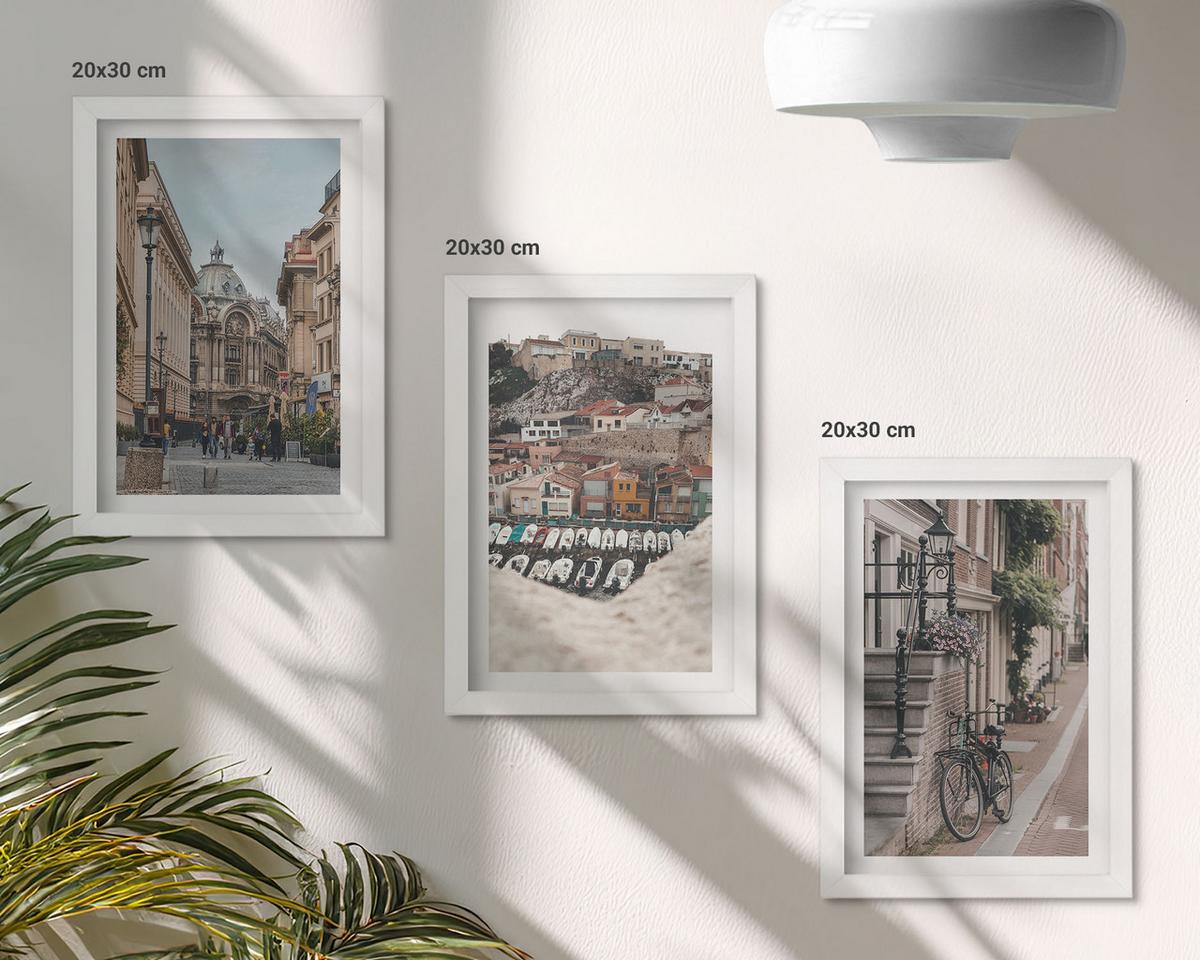 BILDER SET 3er Set - 20x30 cm Weißer Rahmen - Die charmanten Straßen des Hafens der Stadt - Weiß, Kunststoff (20/30cm) - TULUP
