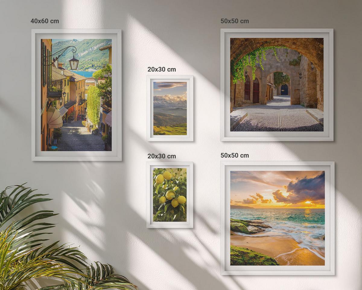 BILDER SET 5er Set - 50x50 cm & 20x30 cm & 40x60 cm Weißer Rahmen - Malerische Straßen am Meer, Strand - Weiß, Kunststoff (40/60cm) - TULUP