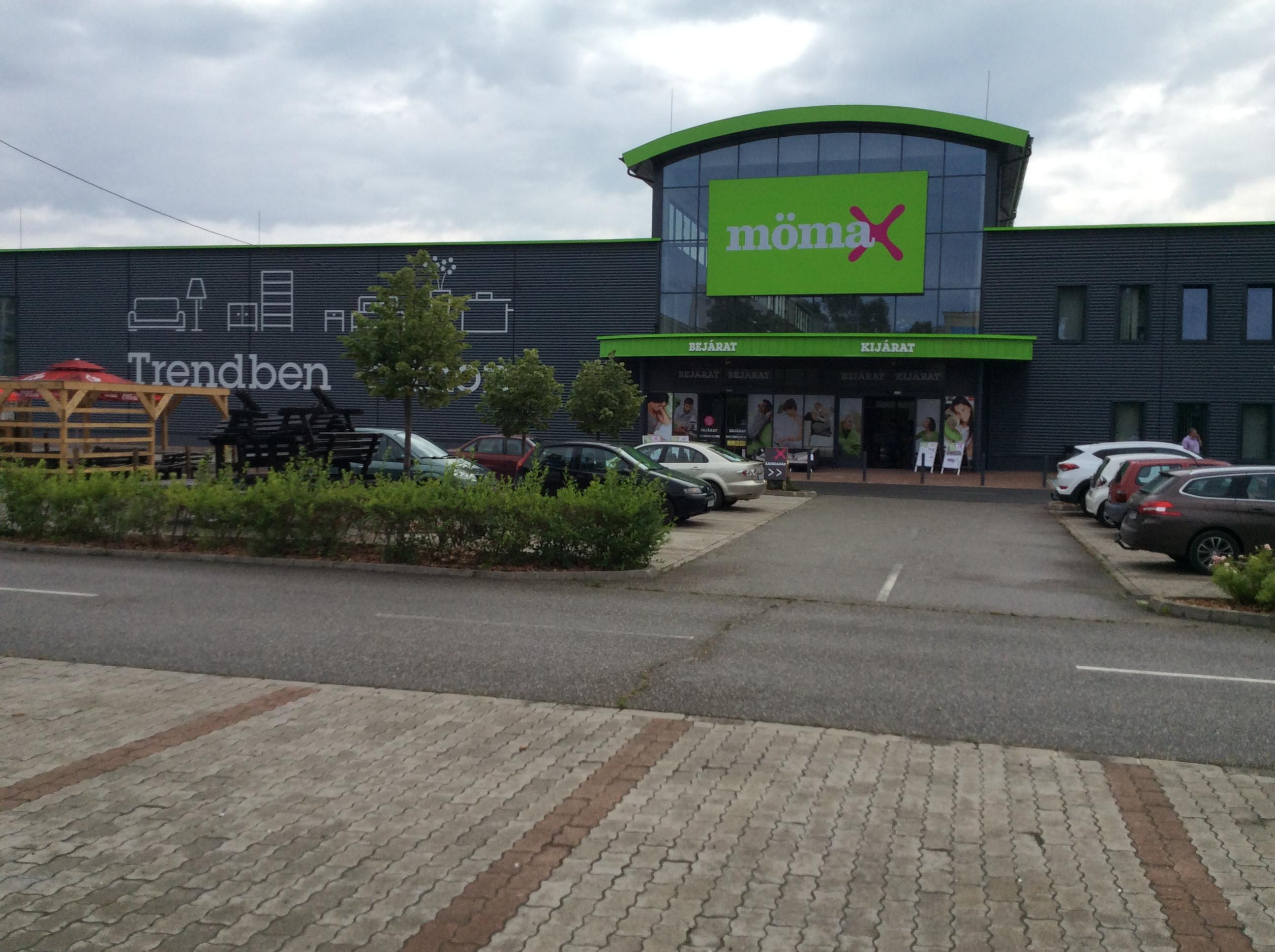 mömax Kecskemét kép