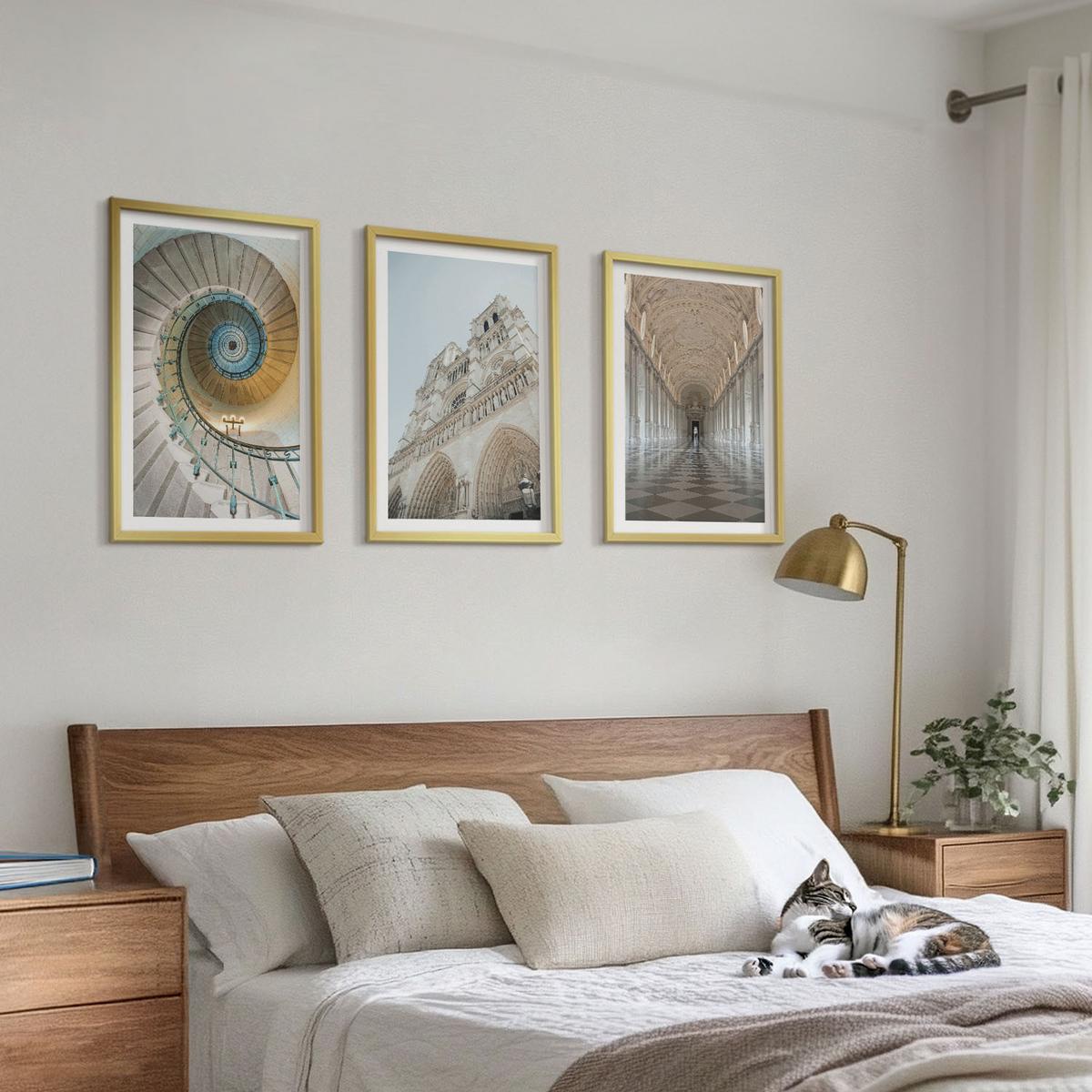 BILDER SET 3er Set - 40x60 cm Goldrahmen - Wendeltreppe der Kathedralenfassade - Goldfarben, Kunststoff (40/60cm) - TULUP