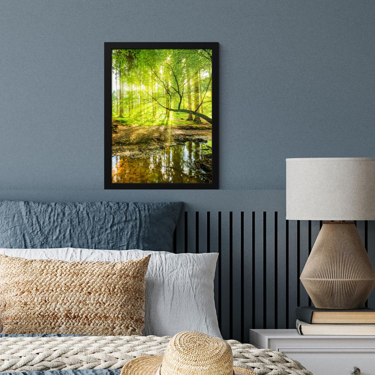 POSTER MIT RAHMENGERAHMTES BILD Wald - Landschaft - Wasser - Bäume - Sonne - Grün - Natur Bilderrahmen 30x40 cm - Grün, Papier (30/40cm) - MuchoWow