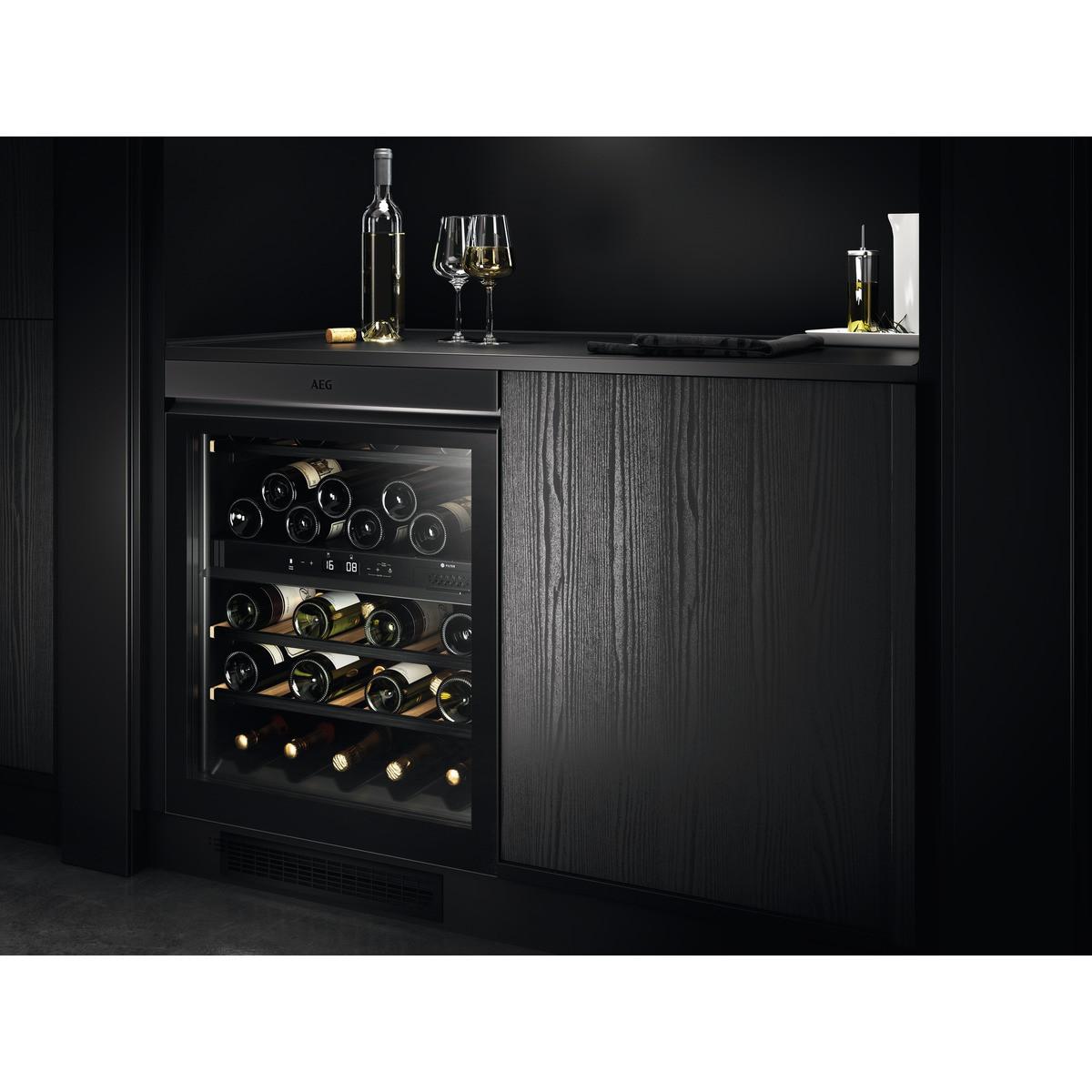 Weinkühlschrank NSW8D826GT Schwarz - Schwarz, Glas/Metall (59,5/81,8/57,7cm) - AEG