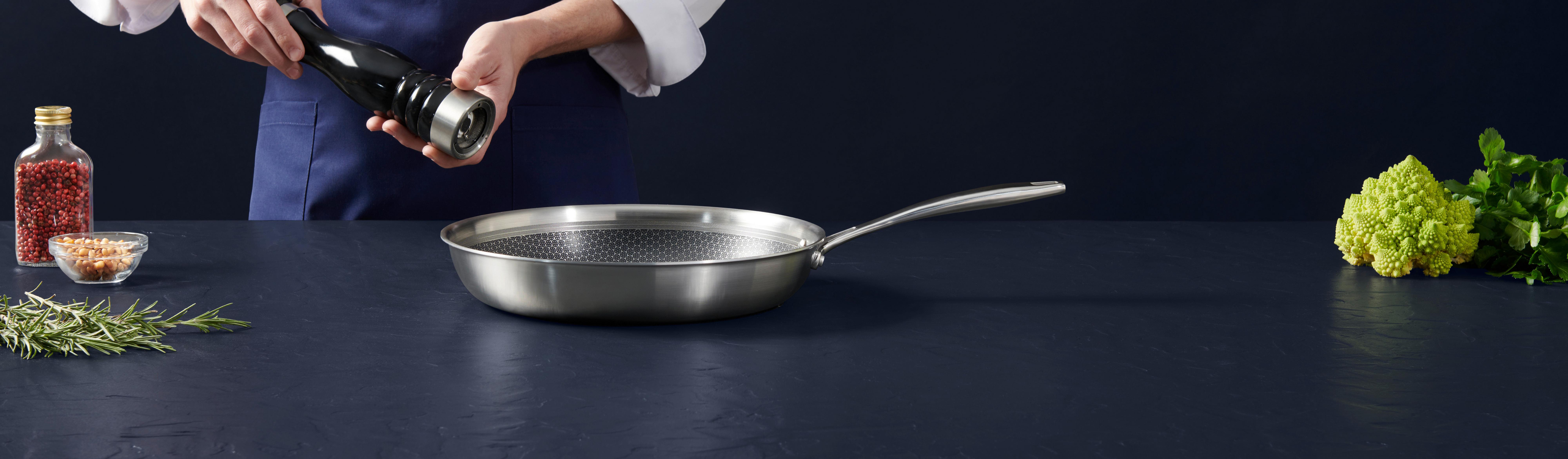 STEKPANNA SILVER LINE - stålfärgad, Modern, metall (28/5cm) - Gourmesto