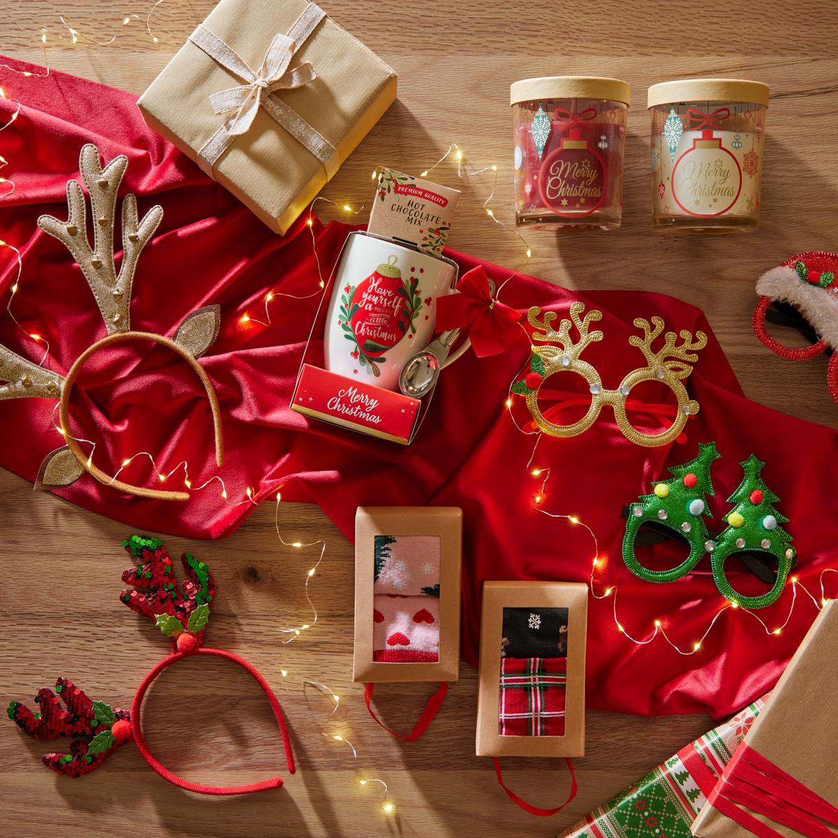 Mikulásbögre Forrócsokoládéval Christmas - piros/fehér, Konventionell, kerámia (11,7/9/19cm)