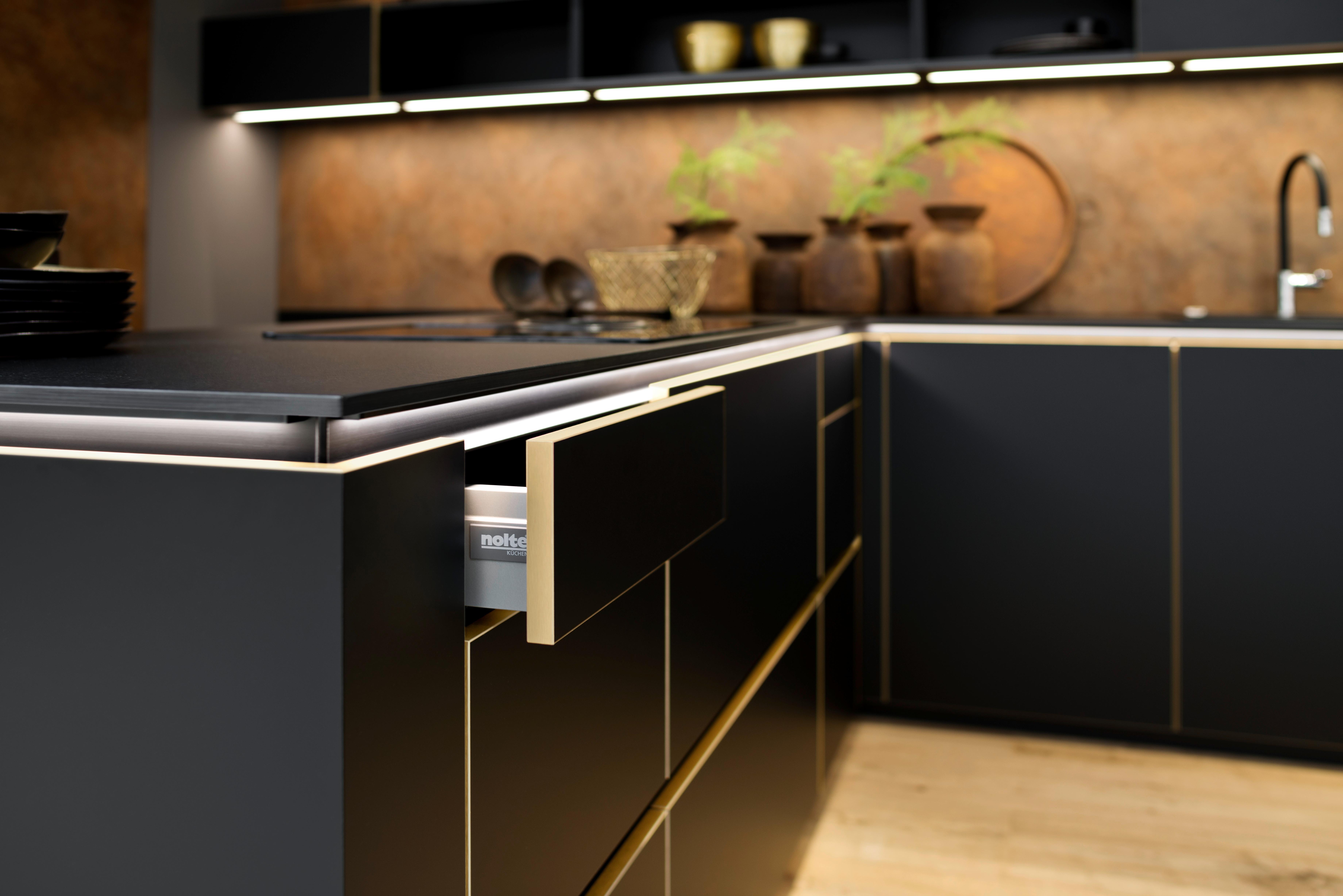 Einbauküche Ferro in Braun - Schwarz/Braun, MODERN, Holzwerkstoff - Nolte Küchen