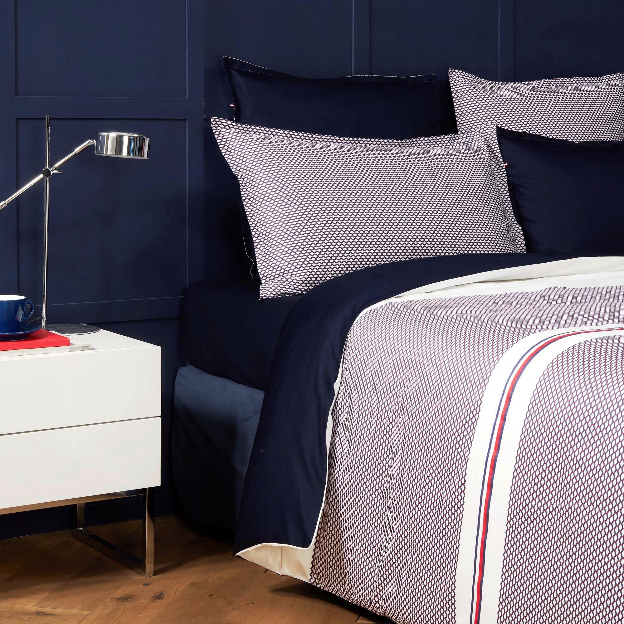 POŚCIEL SPORTY GEOMETRIC TG - ciemnoniebieski/czerwony, Basics, tkanina (135/200cm) - Tommy Hilfiger