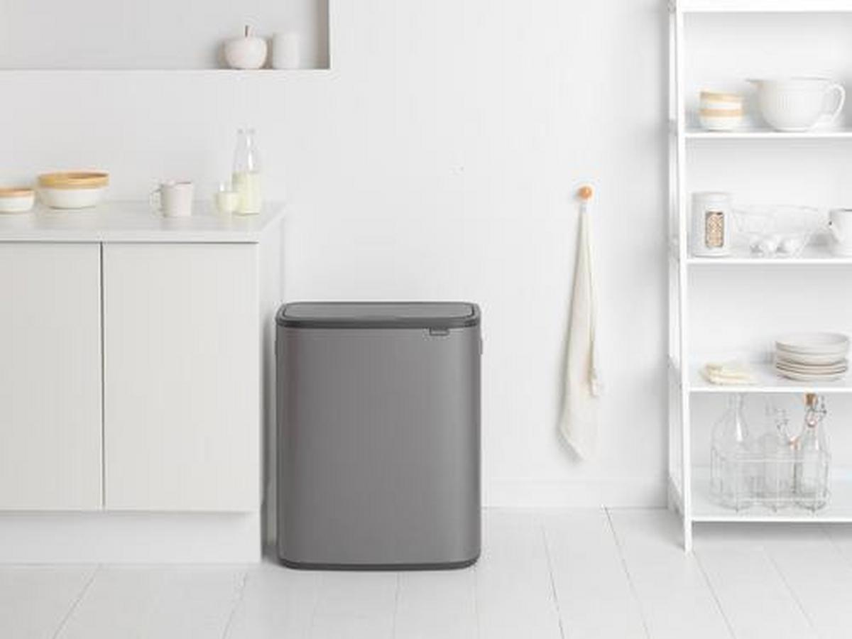 KOSZ NA ODPADY 221521 - kolor platynowy/czarny, Design, tworzywo sztuczne/metal (54,5/65,6/31,2cm) - Brabantia
