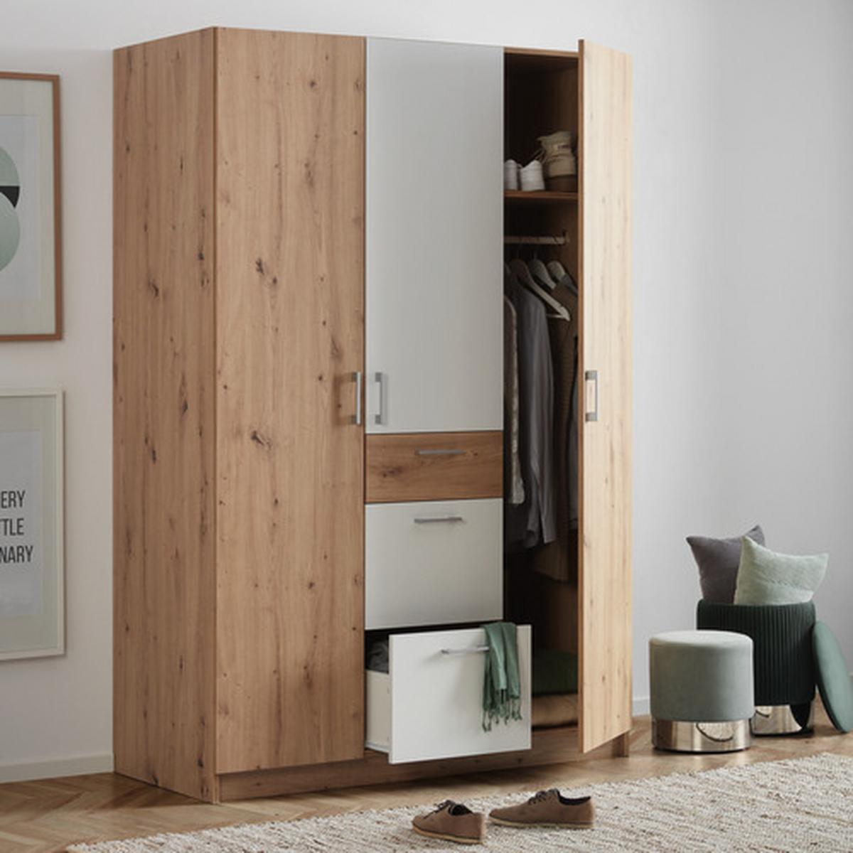 armoire à portes battantes in Weiss/Eichefarben - couleur de chêne/blanc, Konventionell, matière synthétique/matériau de bois (134,4/196,6/53,2cm) - Mömax