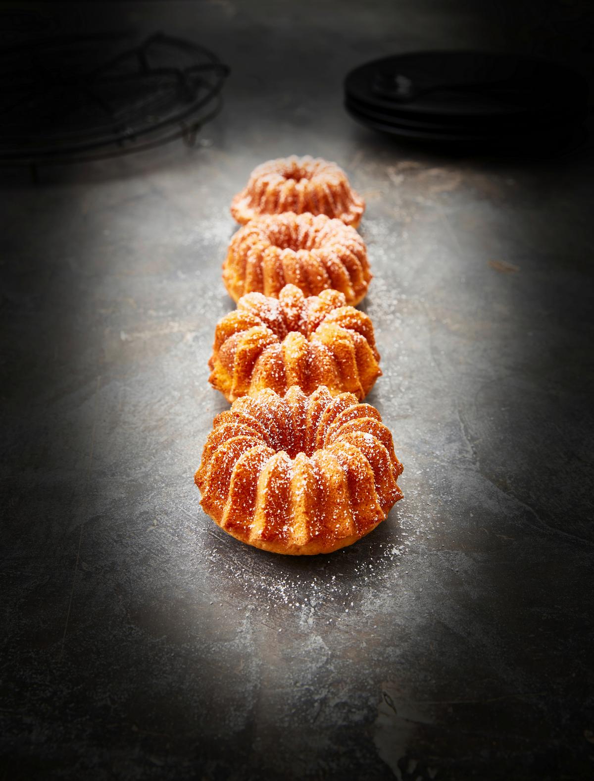 FORMA DO BABKI 887282 - kolor złoty, Design, metal (24/4,5/24cm) - Birkmann