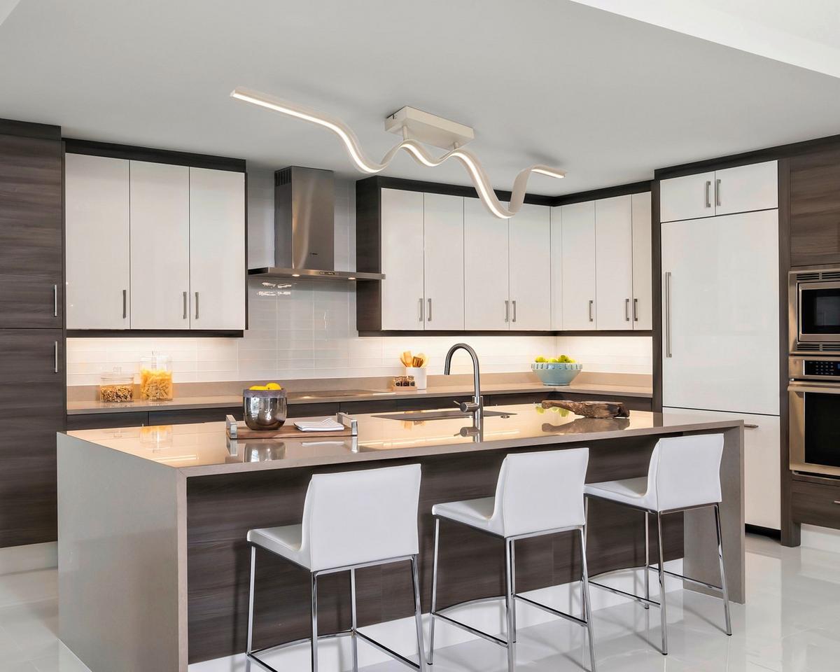 LAMPA SUFITOWA BEATRIX - kolor piaskowy, Trend, tworzywo sztuczne/metal (100/8/20,5cm) - Collet's Monde